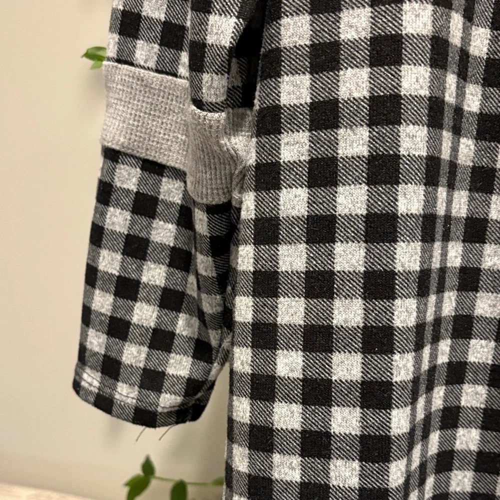 Umgee Black and Gray Checkered Long Sleeve Top - Picture 8 of 9